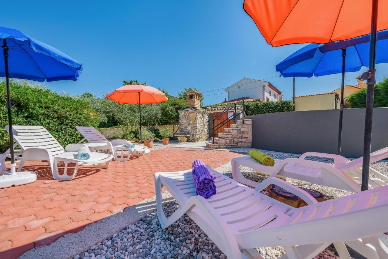 Apartment With Pool Вишнян Экстерьер фото