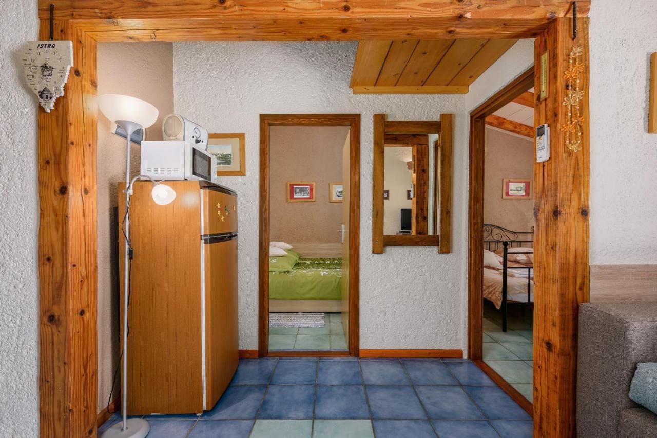 Apartment With Pool Вишнян Экстерьер фото