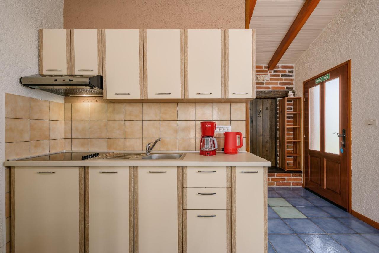 Apartment With Pool Вишнян Экстерьер фото
