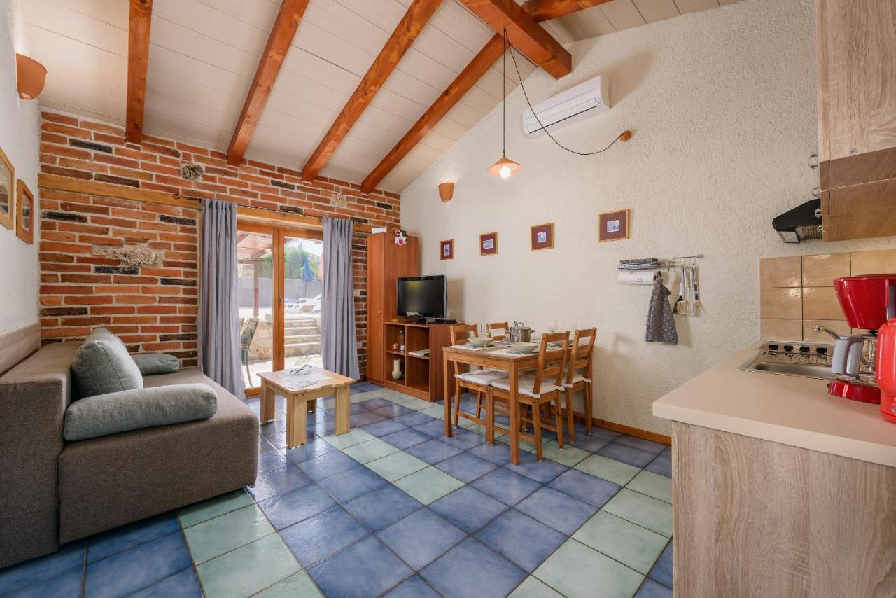 Apartment With Pool Вишнян Экстерьер фото