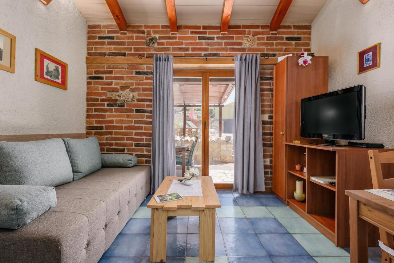 Apartment With Pool Вишнян Экстерьер фото