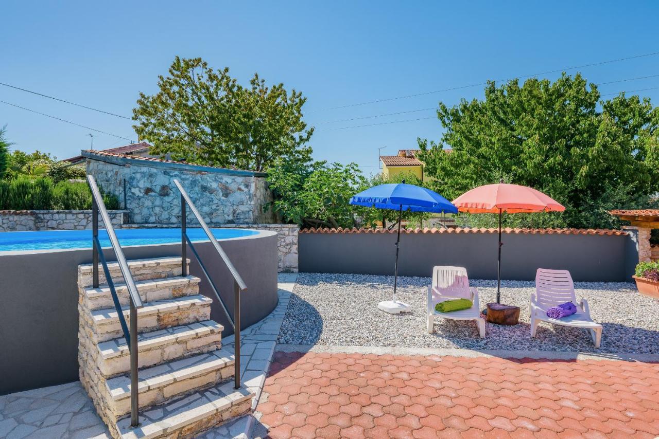 Apartment With Pool Вишнян Экстерьер фото