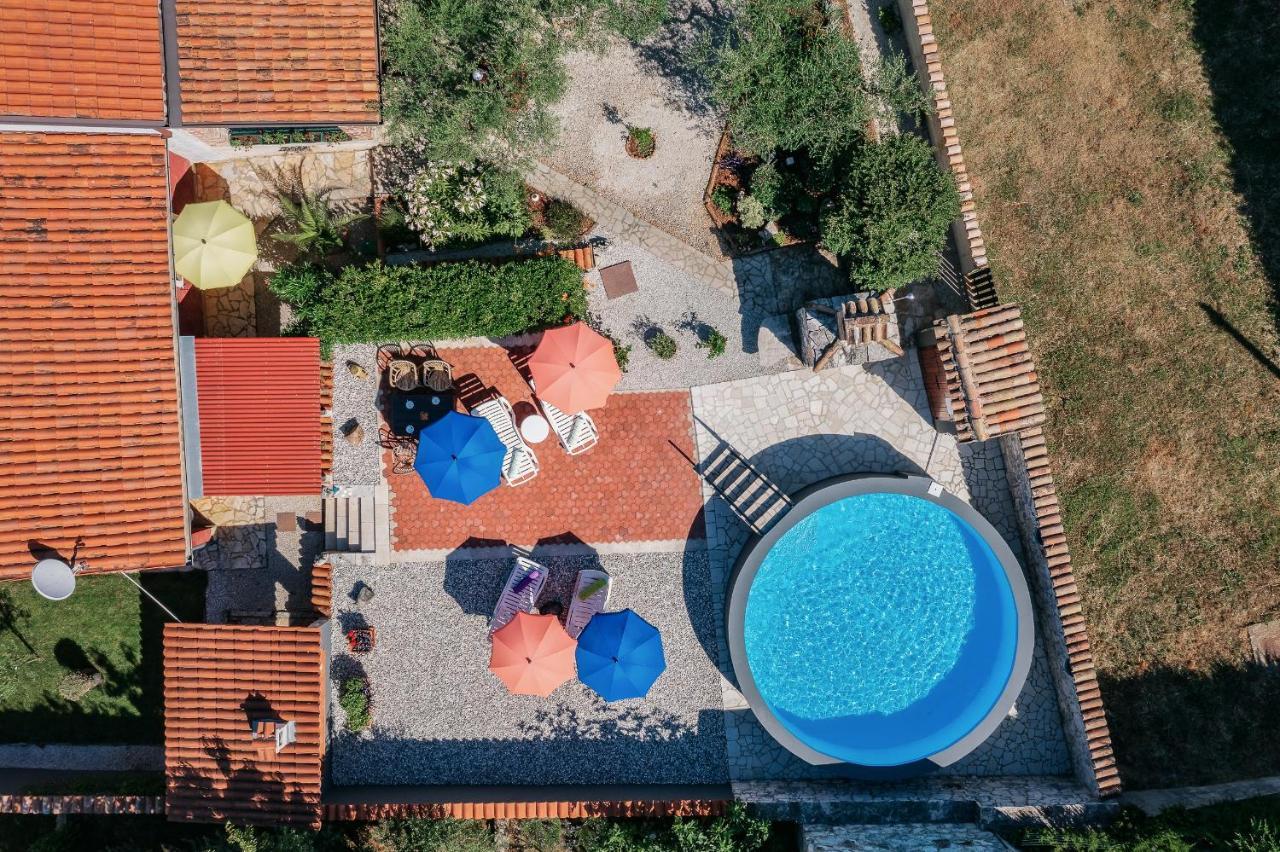 Apartment With Pool Вишнян Экстерьер фото