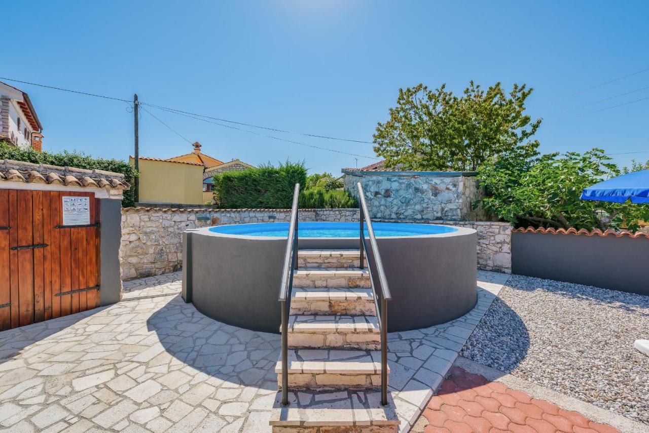 Apartment With Pool Вишнян Экстерьер фото
